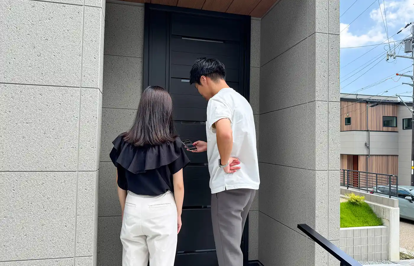 メールを確認中