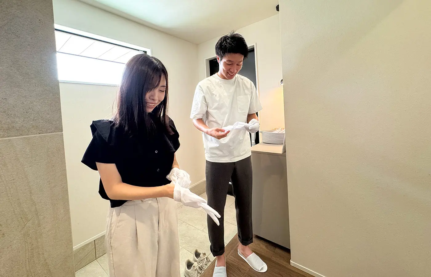 スリッパと手袋を着用