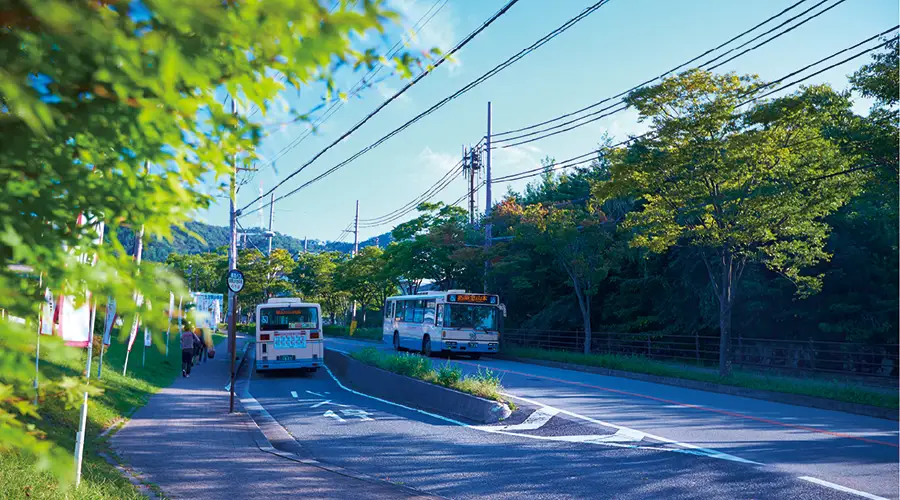 走行中のバス